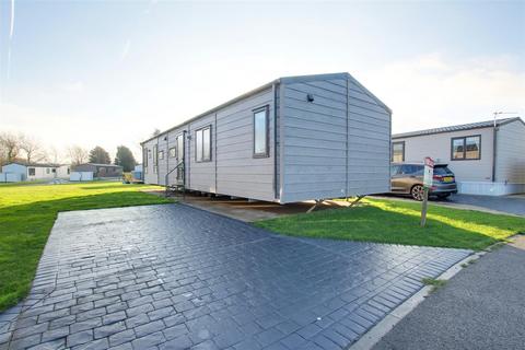 2 bedroom property for sale, Woodthorpe Leisure Park, Alford LN13