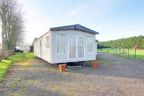 2 bedroom chalet for sale, Woodthorpe Leisure Park, Alford LN13