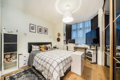 3 bedroom flat to rent, Prentis Road, London SW16