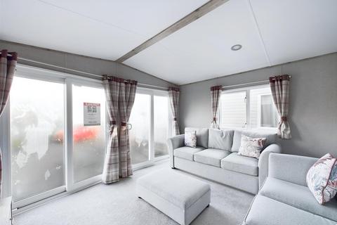 2 bedroom chalet for sale, Woodthorpe Leisure Park, Alford LN13