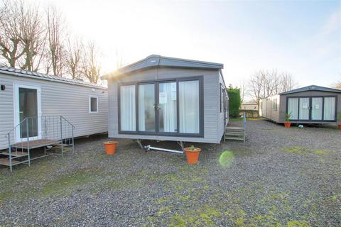 2 bedroom chalet for sale, Woodthorpe Leisure Park, Alford LN13