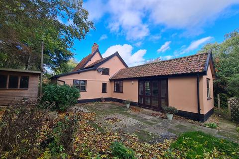 3 bedroom detached house to rent, Upper Street, Oakley IP21