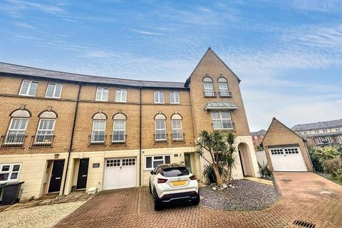 4 bedroom townhouse for sale, Admiralty Crescent, Eastbourne