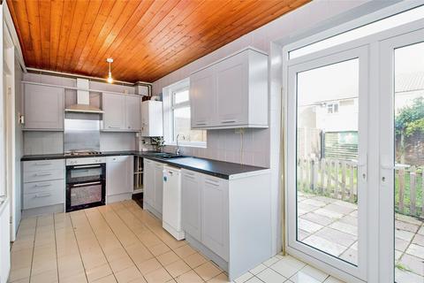 3 bedroom terraced house to rent, Church Manorway, London SE2