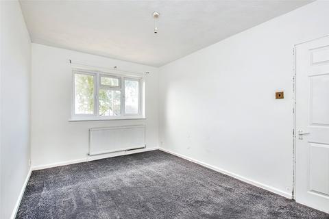 3 bedroom terraced house to rent, Church Manorway, London SE2