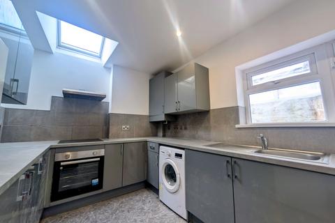 3 bedroom end of terrace house for sale, Llwynon Road, Abertillery