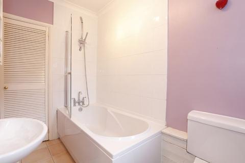 2 bedroom apartment to rent, High Wycombe HP12