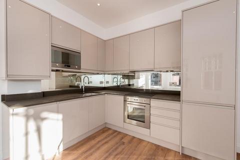 2 bedroom flat to rent, Queens Avenue, London N10