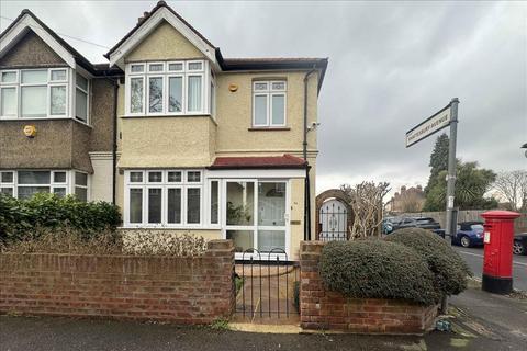 4 bedroom end of terrace house for sale, Helen Avenue, Feltham, Middlesex, TW14