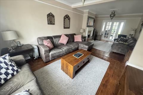 4 bedroom end of terrace house for sale, Helen Avenue, Feltham, Middlesex, TW14