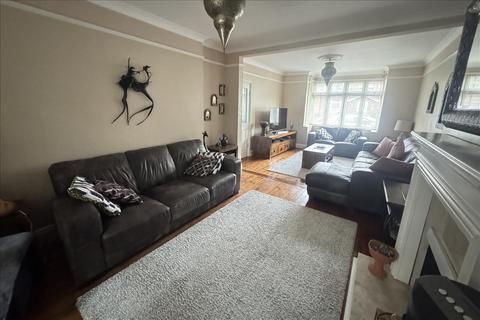 4 bedroom end of terrace house for sale, Helen Avenue, Feltham, Middlesex, TW14