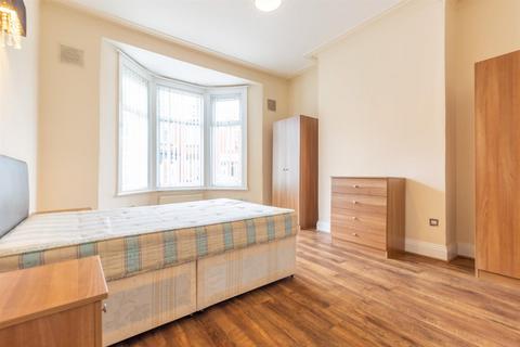 2 bedroom flat to rent, Simonside Terrace, Heaton NE6