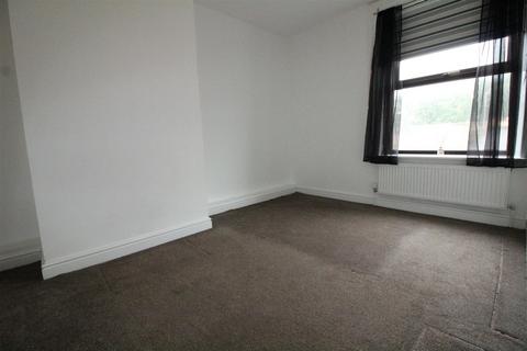 2 bedroom terraced house to rent, Bradford Road, Birstall, Batley