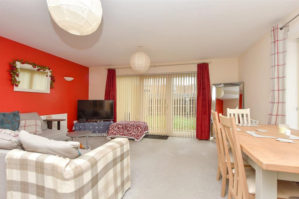 Lounge/Dining Area