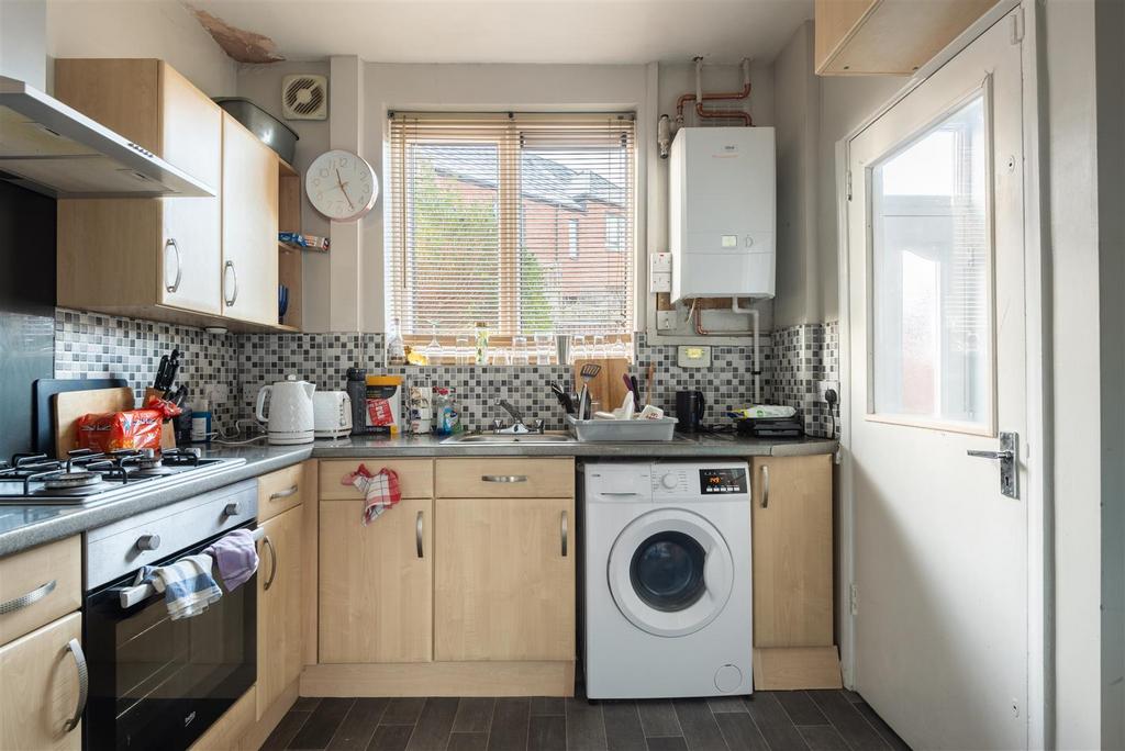 121 Longley Avenue West-5.jpg