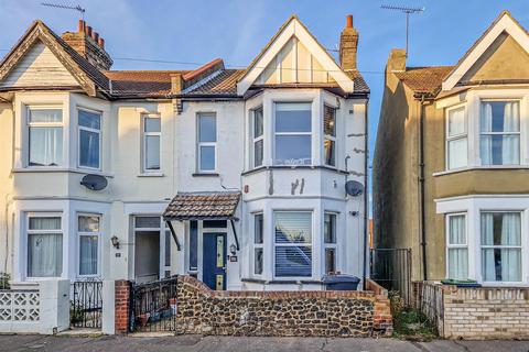 3 bedroom end of terrace house for sale, Stornoway Road, Southend-on-Sea SS2