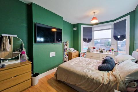 3 bedroom end of terrace house for sale, Stornoway Road, Southend-on-Sea SS2