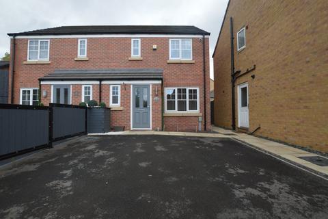 3 bedroom semi-detached house to rent, Cooke Close, Leigh