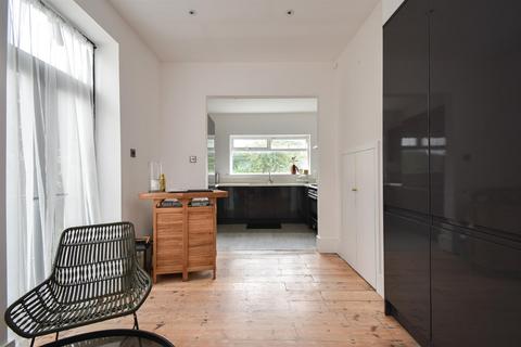 4 bedroom end of terrace house for sale, Old London Road, Hastings