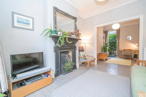 3 bedroom end of terrace house for sale, Hertford Road, London, N2