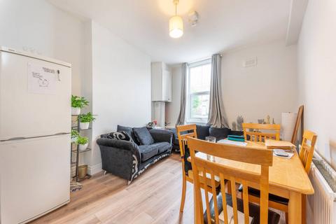 2 bedroom flat to rent, Uxbridge Road, Shepherd's Bush, London, W12