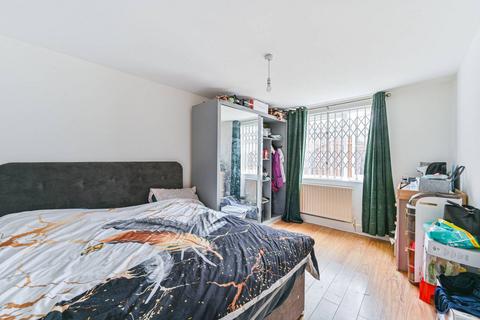 2 bedroom flat for sale, Valley Road, Streatham, London, SW16