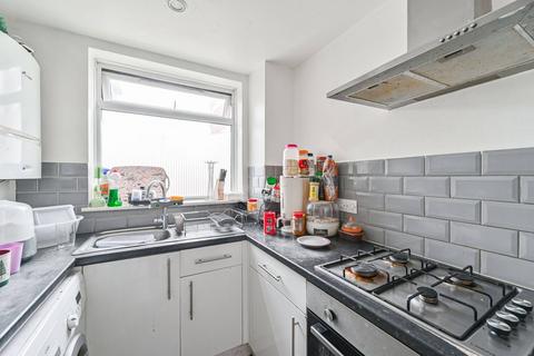 2 bedroom flat for sale, Valley Road, Streatham, London, SW16