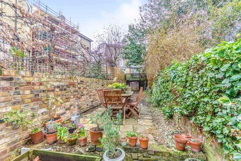 Flat 2, 28 Richmond Crescent, London, N1 0LY
