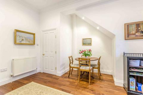 Flat 2, 28 Richmond Crescent, London, N1 0LY