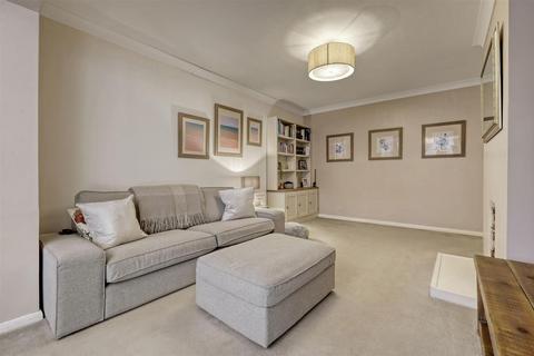 3 bedroom flat for sale, Cedar Close, Hutton, CM13