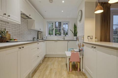 3 bedroom flat for sale, Cedar Close, Hutton, CM13