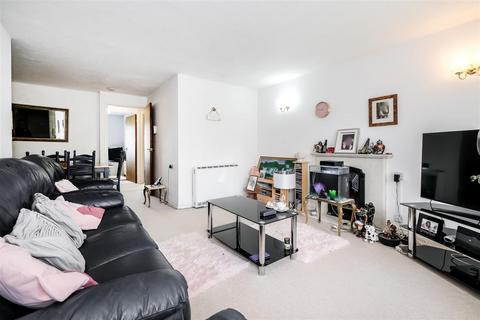 1 bedroom retirement property for sale, Riverside Court, North Chingford