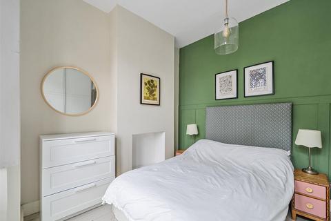 2 bedroom flat for sale, Kilburn Lane, London,W10