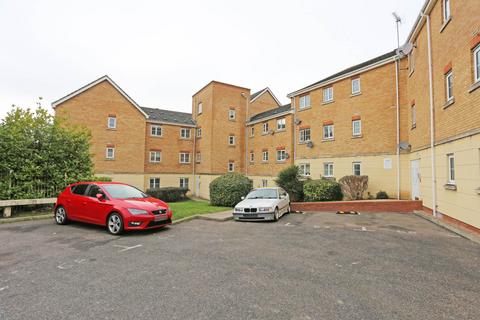 2 bedroom flat to rent, Windermere Avenue, Purfleet On Thames, RM19