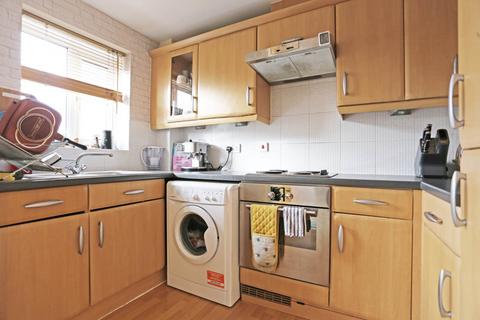 2 bedroom flat to rent, Windermere Avenue, Purfleet On Thames, RM19