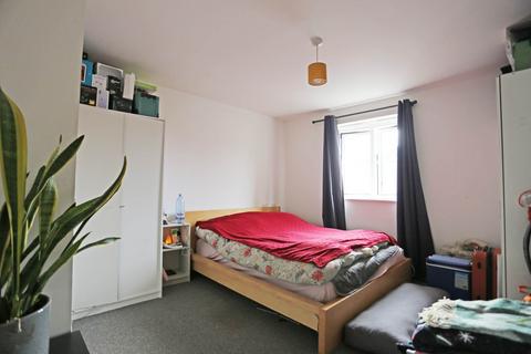 2 bedroom flat to rent, Windermere Avenue, Purfleet On Thames, RM19