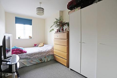 2 bedroom flat to rent, Windermere Avenue, Purfleet On Thames, RM19