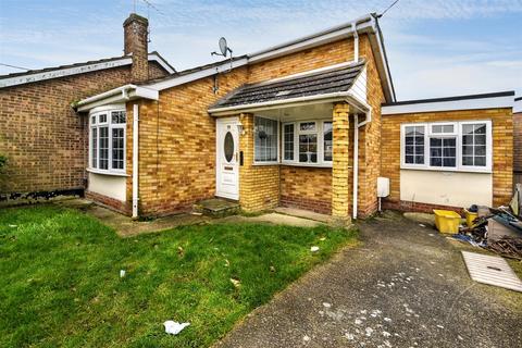 2 bedroom bungalow for sale, Waarden Road, Canvey Island SS8