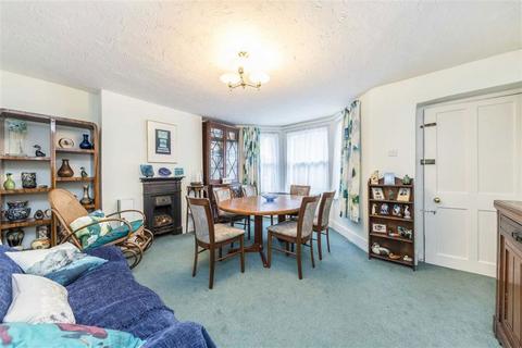 4 Ronver Road, London, SE12 0NJ