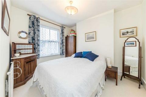 4 Ronver Road, London, SE12 0NJ