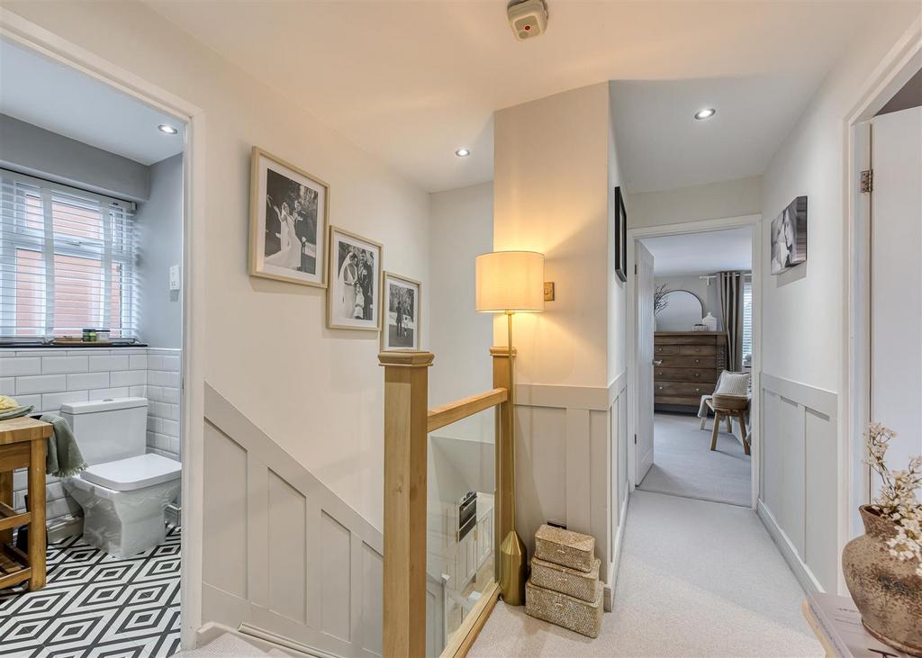 3 Ashley Gardens-landing.jpg