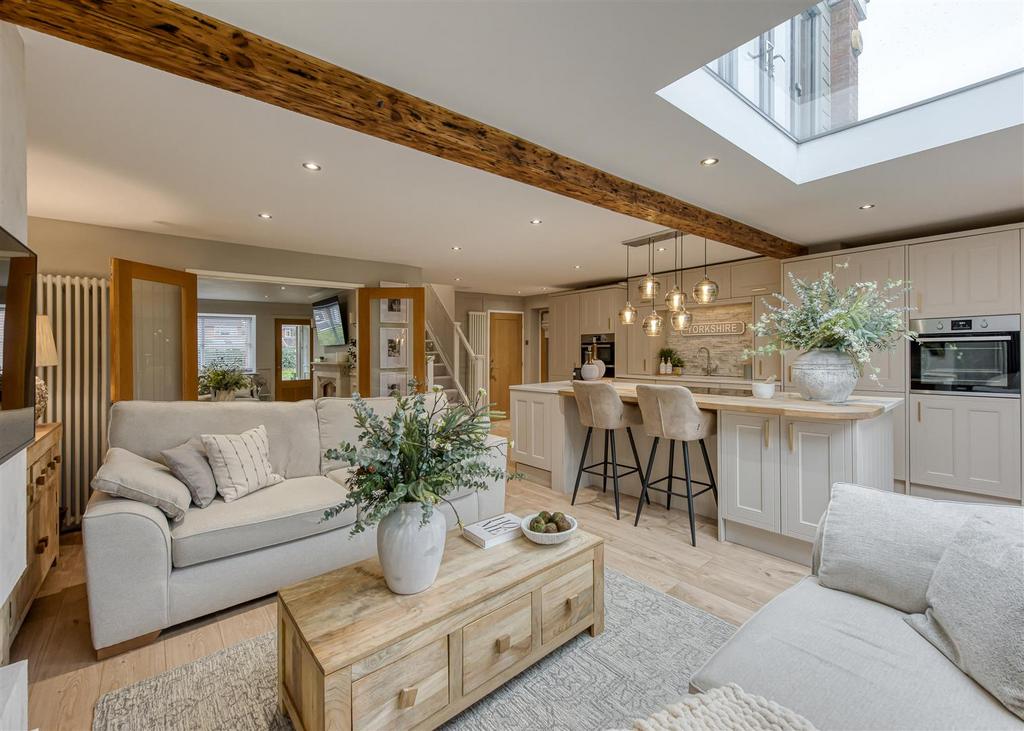3 Ashley Gardens-kitchen9.jpg