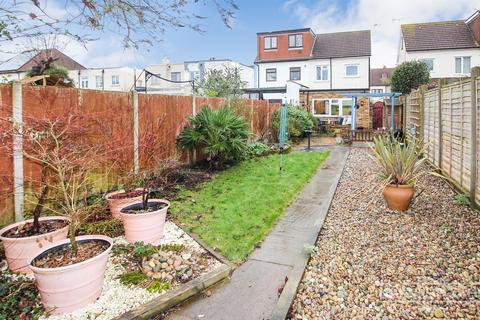 91 Upper Farm Road, West Molesey, KT8 2QU