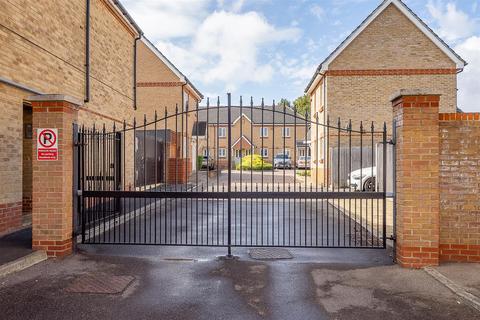 3 Farrier Place, Sutton, SM1 3HU