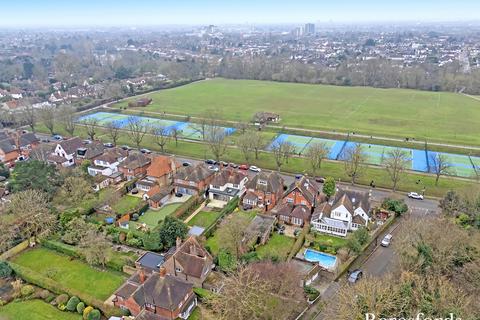 4 Reed Pond Walk, Romford, RM2 5PB