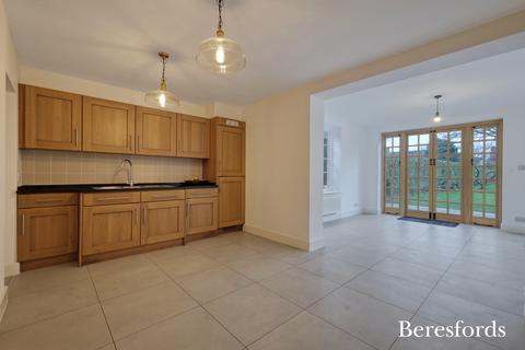 4 Reed Pond Walk, Romford, RM2 5PB