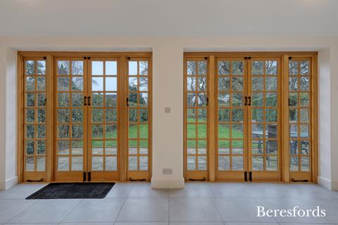 4 Reed Pond Walk, Romford, RM2 5PB