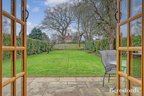 4 Reed Pond Walk, Romford, RM2 5PB