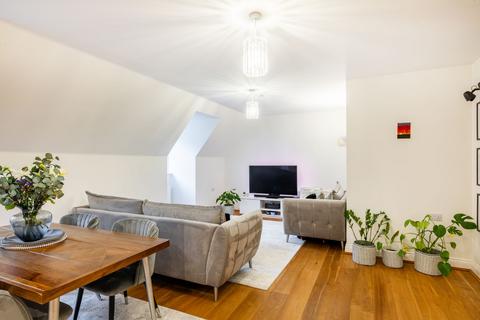 Flat 19, Malvern House, 2 Foxley Road, Kenley, CR8 5FE