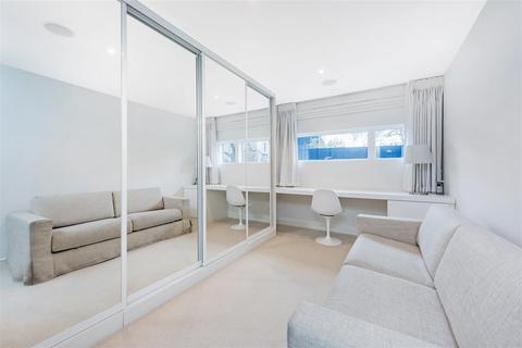 2 bedroom flat for sale, Caro Point, Grosvenor Waterside, 5 Gatliff Road, London, SW1W